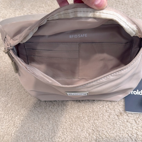 Foldie Crossbody - Picture 3 of 5